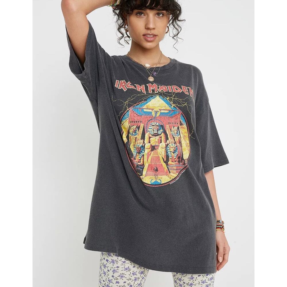 🔥Urban Outfitters Iron Maiden Oversized Dad T- Shirt Short Sleeve Faded Graphic - Picture 2 of 16